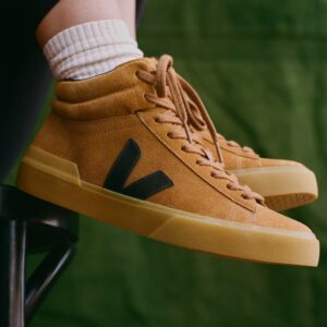 veja-minotaur-suede-camel